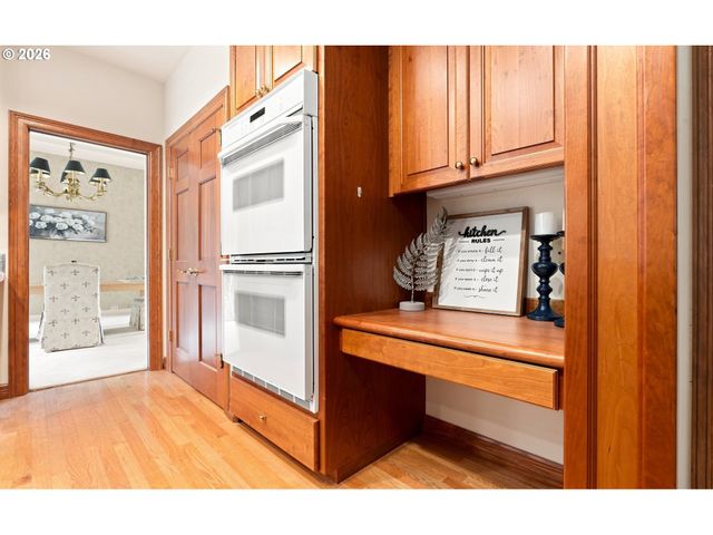 65 Se AVONDALE Ct, Gresham, OR 97080