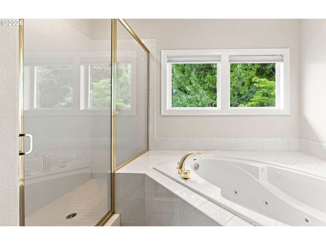 65 Se AVONDALE Ct, Gresham, OR 97080