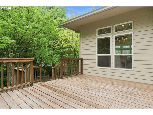 65 Se AVONDALE Ct, Gresham, OR 97080