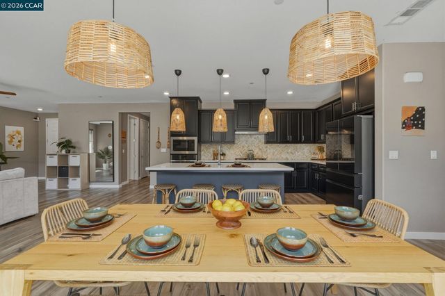 5409 Capay Valley Ln, Antioch, CA 94531