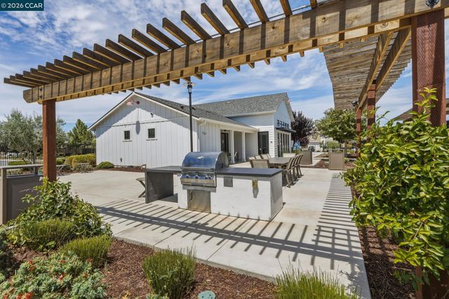 5409 Capay Valley Ln, Antioch, CA 94531