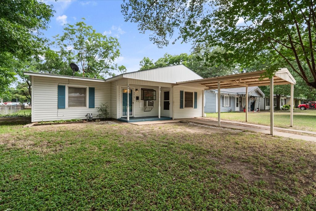 2909 W Collin Street, Corsicana, TX 75110