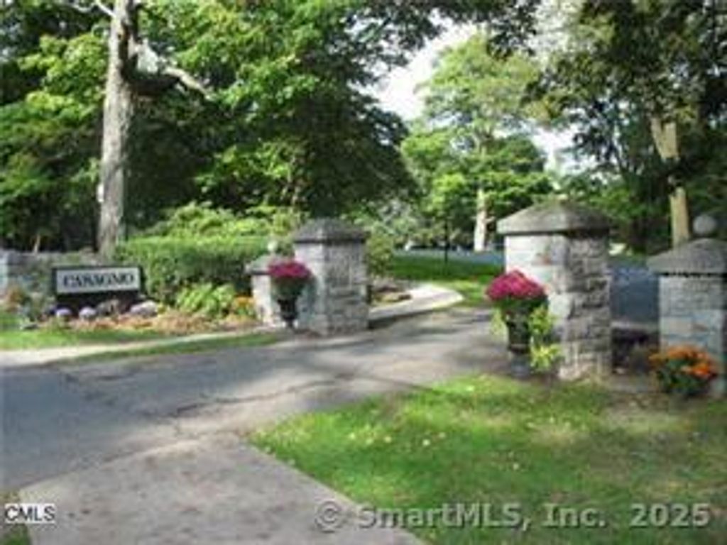 69 Lawson Lane 69, Ridgefield, CT 06877