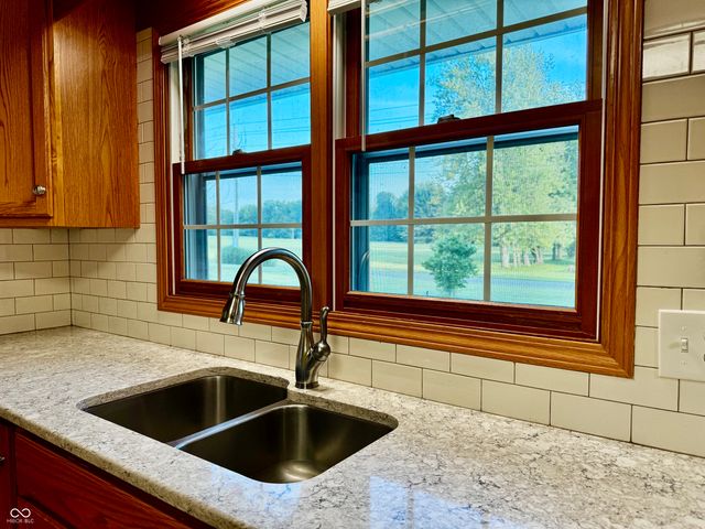 6742 E County Road 900 N, Seymour, IN 47274