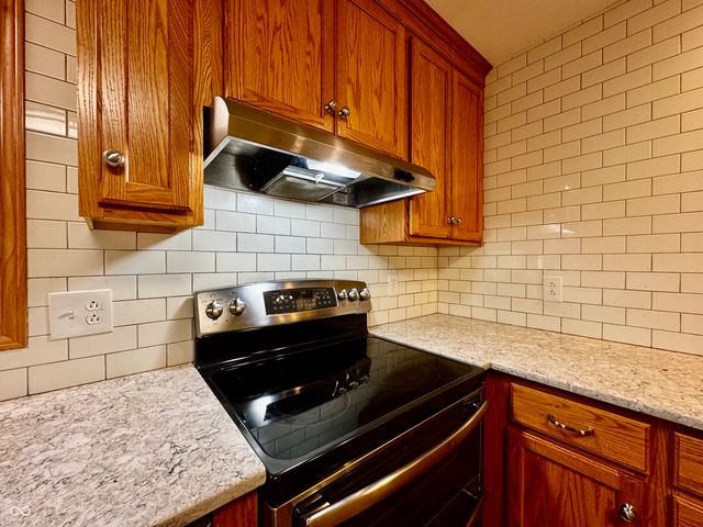 6742 E County Road 900 N, Seymour, IN 47274