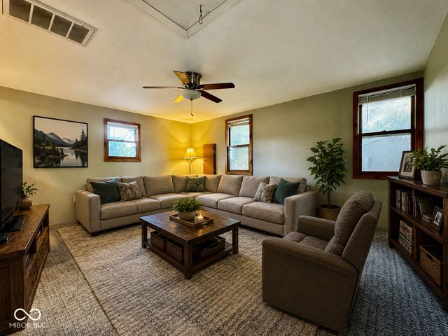 6742 E County Road 900 N, Seymour, IN 47274