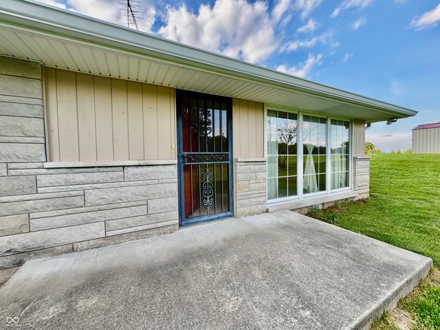 6742 E County Road 900 N, Seymour, IN 47274