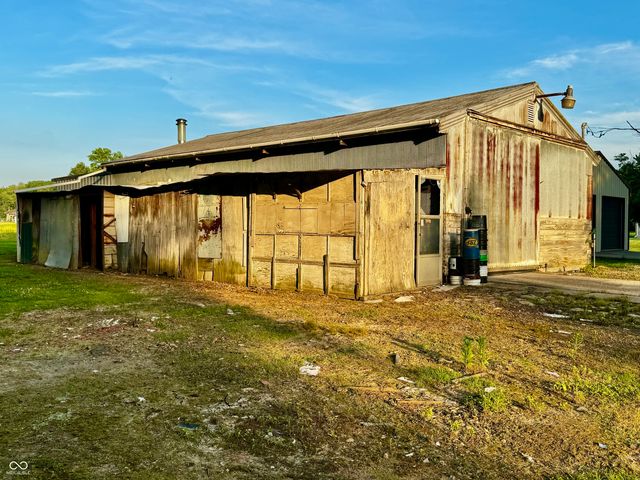 6742 E County Road 900 N, Seymour, IN 47274
