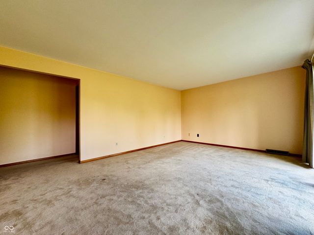 6742 E County Road 900 N, Seymour, IN 47274