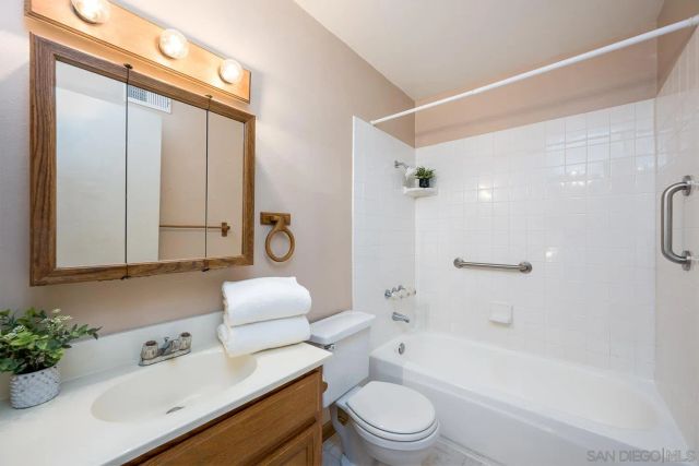 8022 Winter Gardens Blvd B, El Cajon, CA 92021