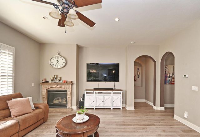 6933 W Portals Avenue, Fresno, CA 93723