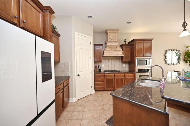 6933 W Portals Avenue, Fresno, CA 93723