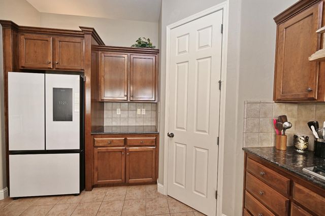 6933 W Portals Avenue, Fresno, CA 93723