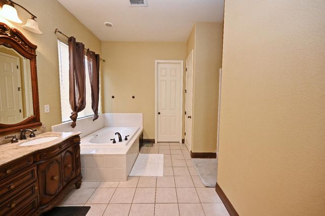 6933 W Portals Avenue, Fresno, CA 93723