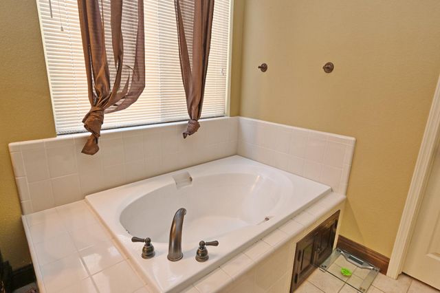 6933 W Portals Avenue, Fresno, CA 93723