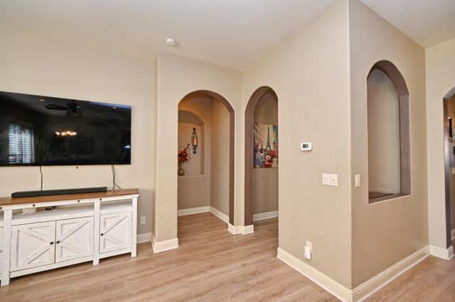 6933 W Portals Avenue, Fresno, CA 93723