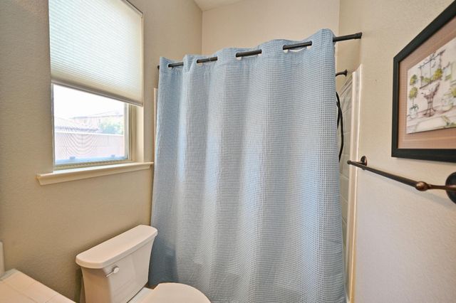 6933 W Portals Avenue, Fresno, CA 93723