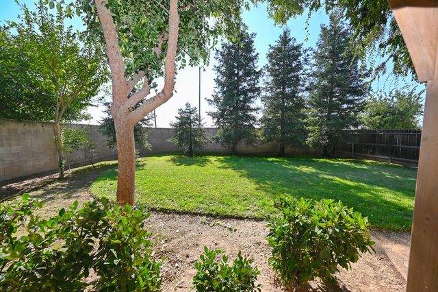 6933 W Portals Avenue, Fresno, CA 93723