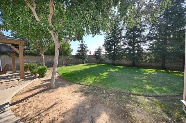 6933 W Portals Avenue, Fresno, CA 93723