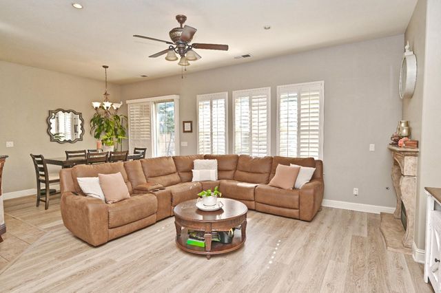 6933 W Portals Avenue, Fresno, CA 93723