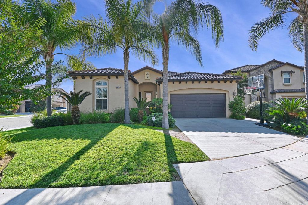 6933 W Portals Avenue, Fresno, CA 93723