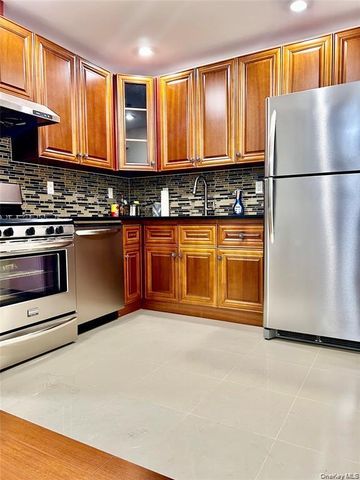 144-69 Barclay Avenue 3D, Flushing, NY 11355