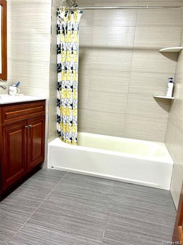 144-69 Barclay Avenue 3D, Flushing, NY 11355