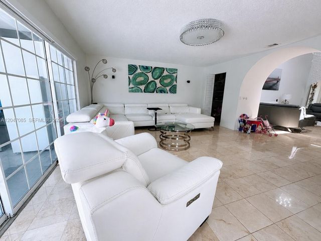 17324 NW 63rd Avenue, Hialeah, FL 33015