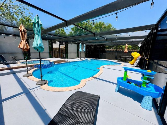17324 NW 63rd Avenue, Hialeah, FL 33015