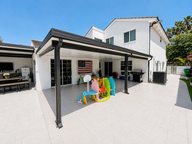 17324 NW 63rd Avenue, Hialeah, FL 33015