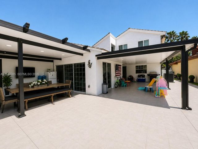 17324 NW 63rd Avenue, Hialeah, FL 33015
