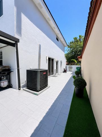 17324 NW 63rd Avenue, Hialeah, FL 33015