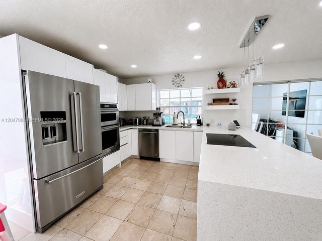 17324 NW 63rd Avenue, Hialeah, FL 33015