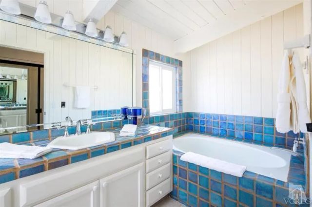 4025 Ocean Drive, Oxnard, CA 93035