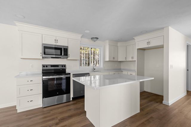 29 Bumblebee Dr, Plymouth, MA 02360