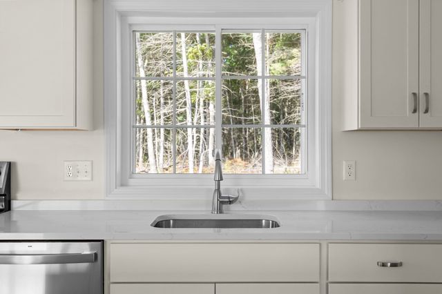 29 Bumblebee Dr, Plymouth, MA 02360