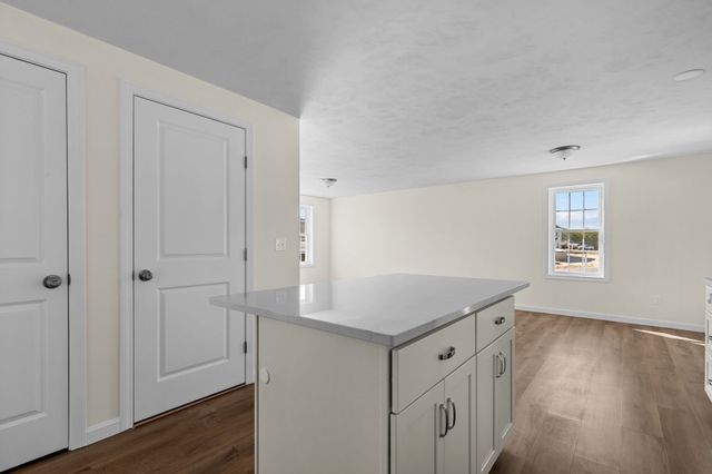 29 Bumblebee Dr, Plymouth, MA 02360