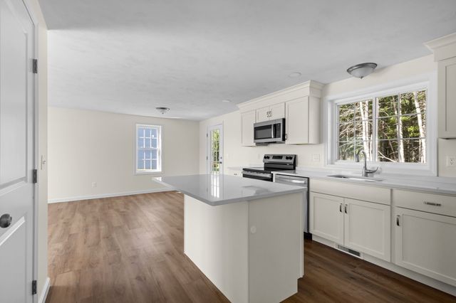 29 Bumblebee Dr, Plymouth, MA 02360