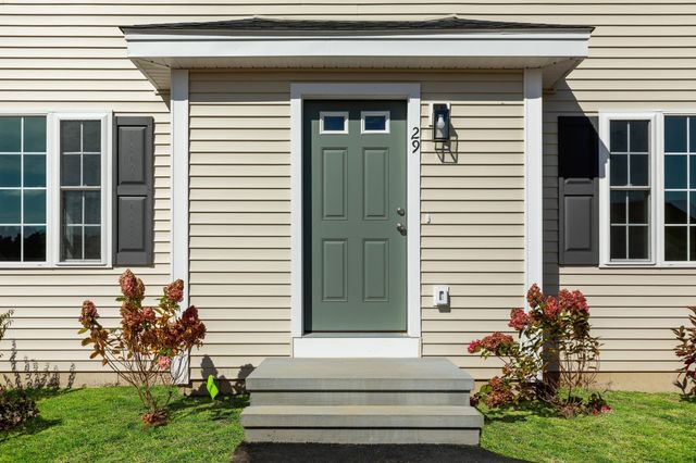 29 Bumblebee Dr, Plymouth, MA 02360