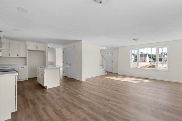 29 Bumblebee Dr, Plymouth, MA 02360