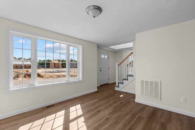 29 Bumblebee Dr, Plymouth, MA 02360