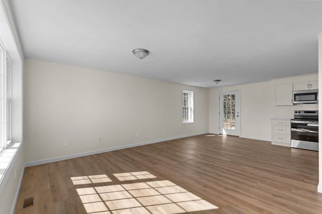 29 Bumblebee Dr, Plymouth, MA 02360