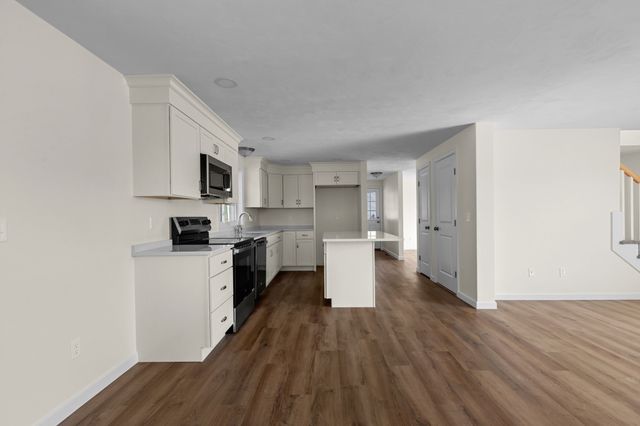 29 Bumblebee Dr, Plymouth, MA 02360