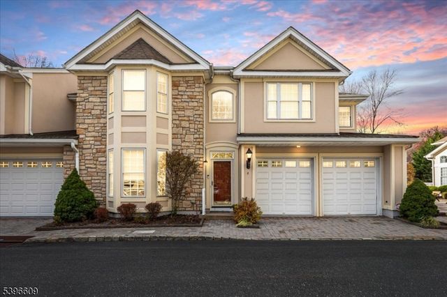 4 Ayers Ct, Metuchen Boro, NJ 08840