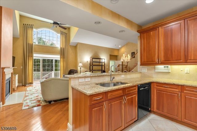 4 Ayers Ct, Metuchen Boro, NJ 08840