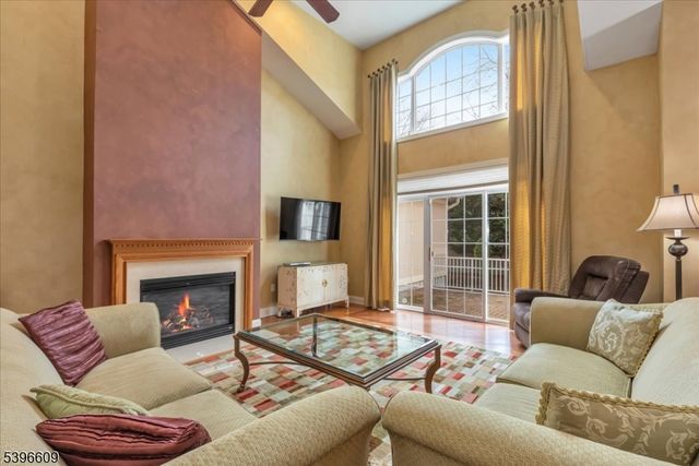 4 Ayers Ct, Metuchen Boro, NJ 08840