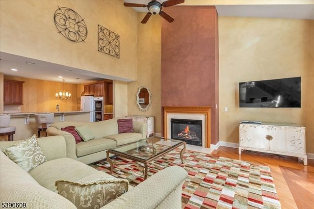 4 Ayers Ct, Metuchen Boro, NJ 08840