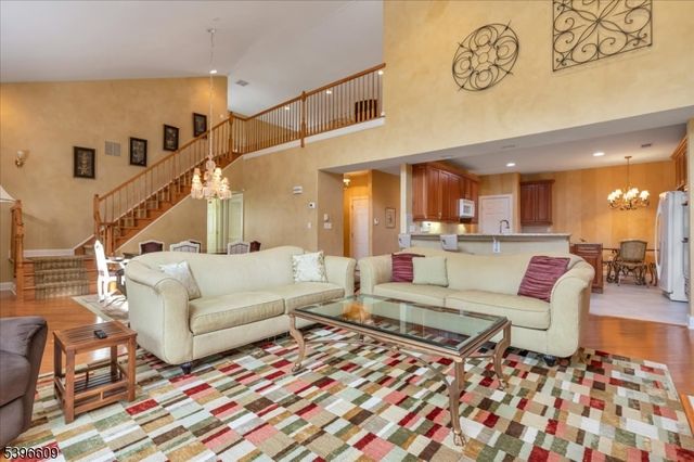 4 Ayers Ct, Metuchen Boro, NJ 08840