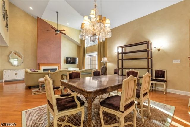 4 Ayers Ct, Metuchen Boro, NJ 08840