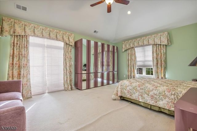 4 Ayers Ct, Metuchen Boro, NJ 08840